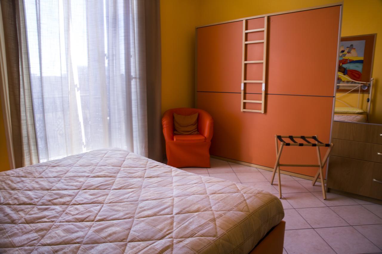 Al Centro E Meglio B&B Napels Buitenkant foto