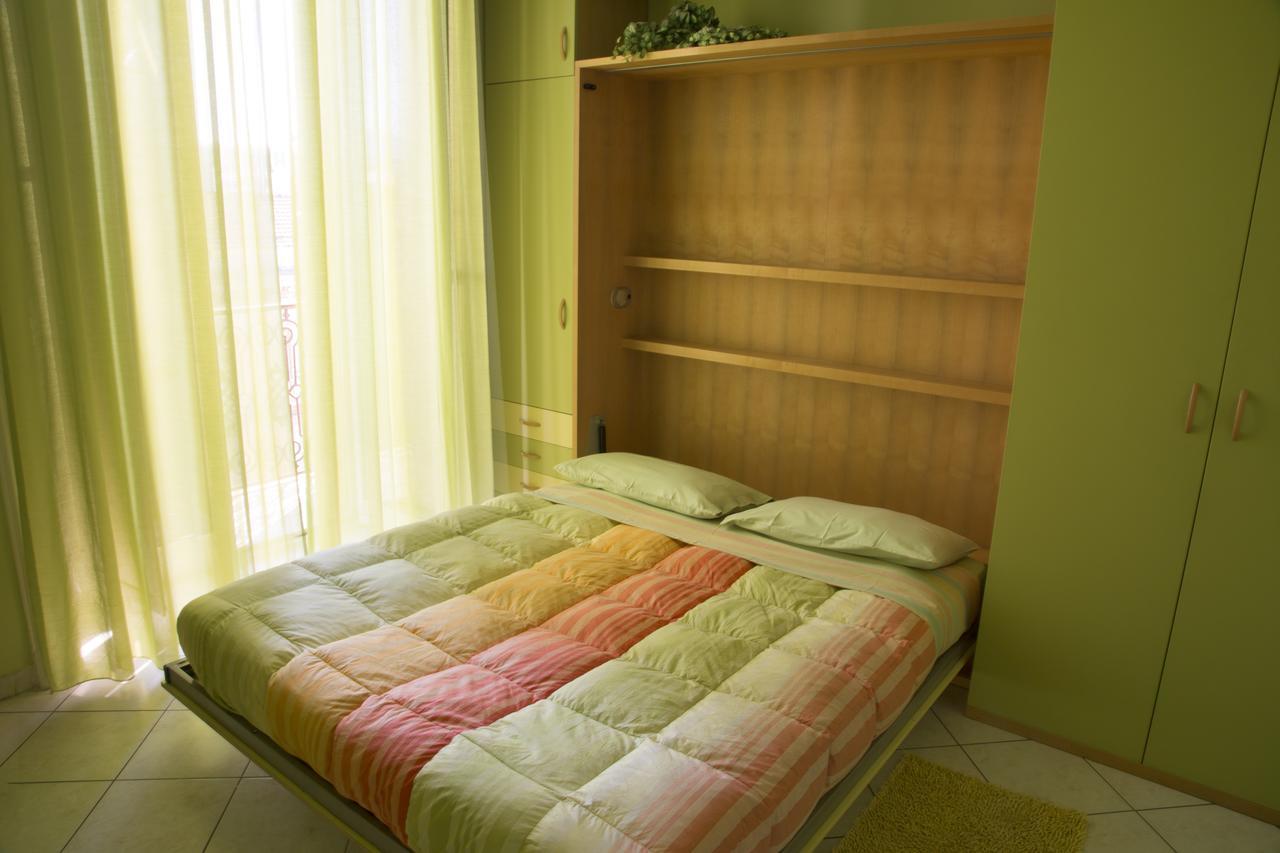 Al Centro E Meglio B&B Napels Buitenkant foto