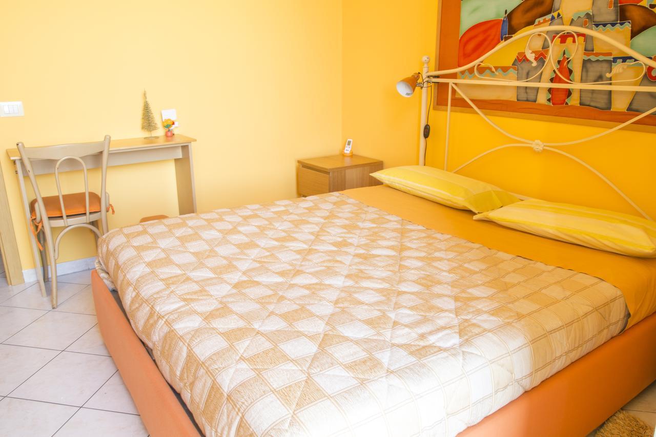 Al Centro E Meglio B&B Napels Buitenkant foto