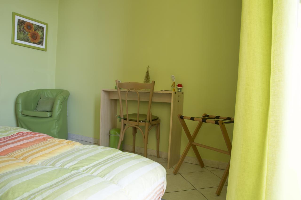Al Centro E Meglio B&B Napels Buitenkant foto