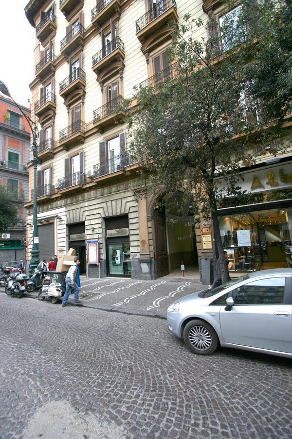 Al Centro E Meglio B&B Napels Buitenkant foto