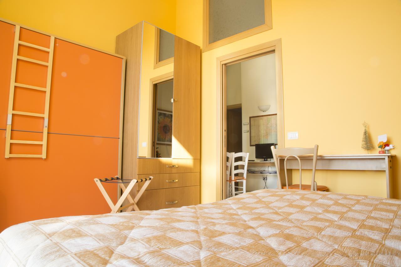 Al Centro E Meglio B&B Napels Buitenkant foto