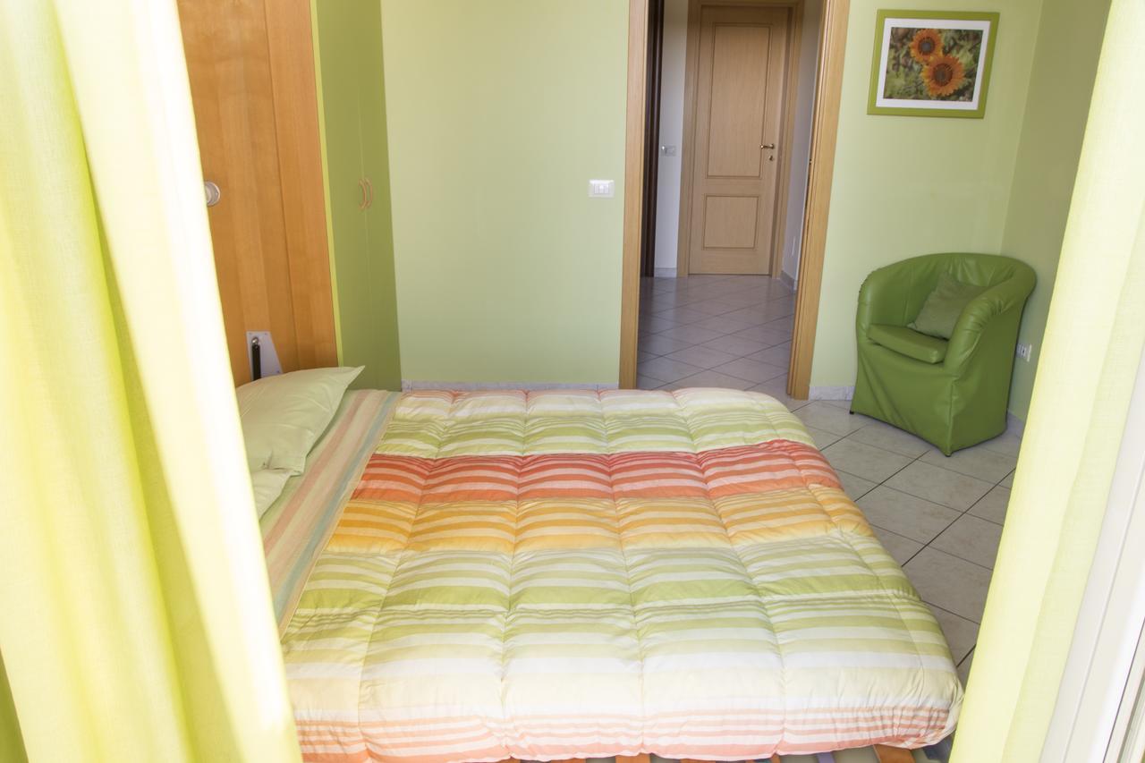 Al Centro E Meglio B&B Napels Buitenkant foto